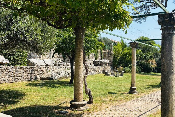 2 Day Pass with Sightseeing Bus - Stop 3: Diocletian’s Palace substructures walking tour (45 minutes)