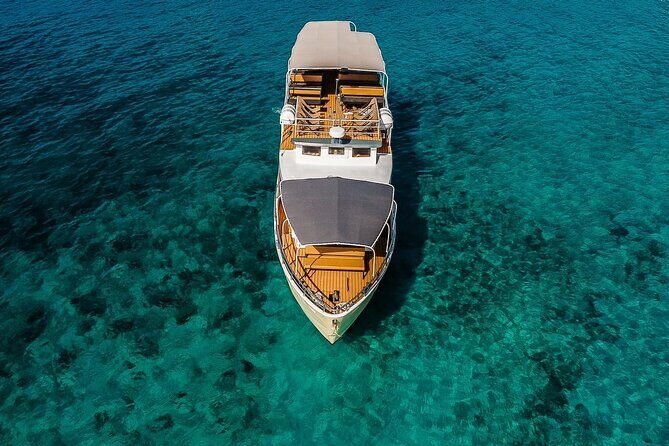 Blue Lagoon and 3 Island Boat Tour with Food and Drinks Included - Nečujam on Šolta: Swim Near the Wreck