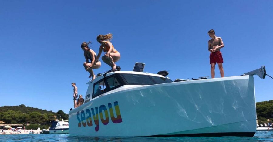 From Split: Luxury Cabin Boat Tour to The Blue Cave and Hvar - Crossing to Bisevo: speedboat energy and crew help