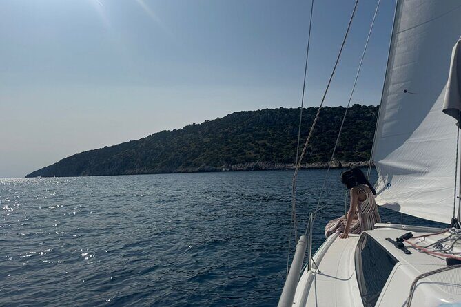 Full-Day Small-Group Dalmatian Coast Sailing Cruise from Split - Lunch and wine onboard: value, portion style, and dietary requests