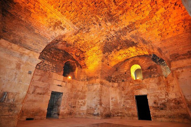 Game of Thrones Tour Split - City Of Dragons - The Guide’s Job: Linking Real Split to Daenerys Scenes