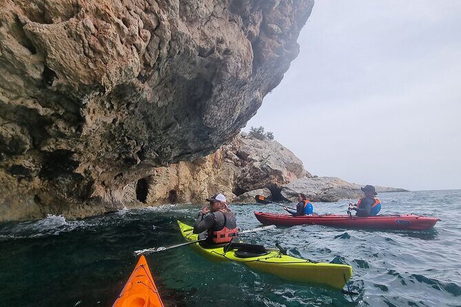Half-day kayak tour from Hvar town - Starting in Hvar town: where you meet and what happens first