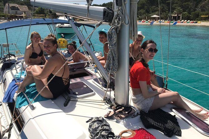 Hvar - Full Day Sail on a yacht - friendly skipper- small group - lunch optional - Stop-by-stop: what you’re doing on the water (and what to expect)