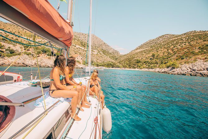Hvar - Full Day Sail on a yacht - friendly skipper- small group - lunch optional - The small-group setup: why it changes the whole day