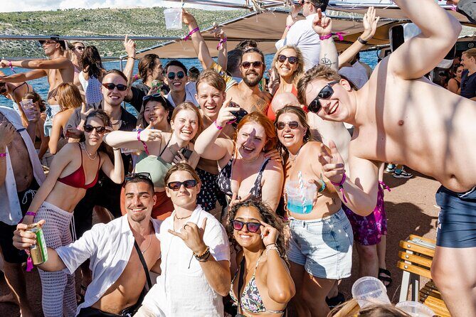 Out to Sea Split Boat Party w/ Blue Lagoon Swim, Dj & Afterparty - Safety and Vibe: What the Reviews Actually Signal