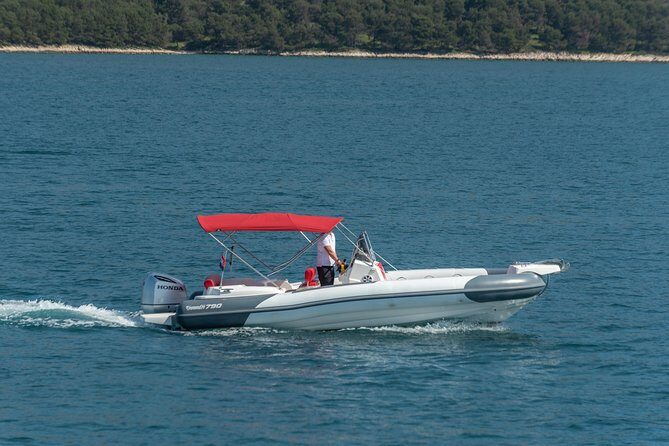 Private Blue Lagoon and island Solta speedboat tour - FULL DAY - Necujam snorkeling: the shipping-rack stop