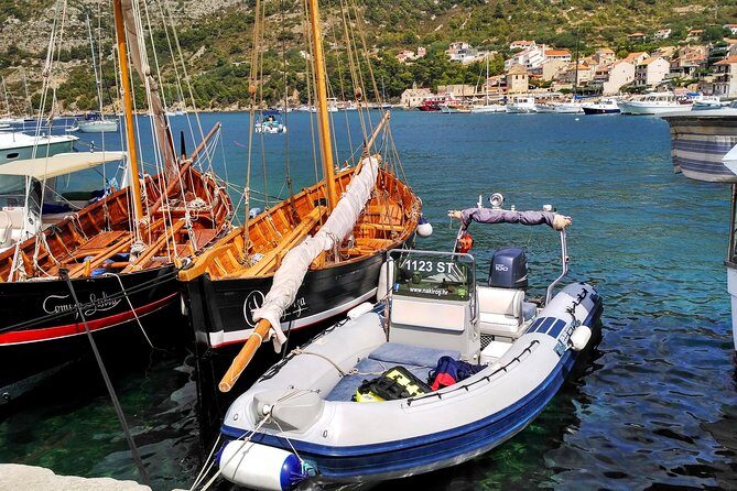Private boat tour to Blue Lagoon & 4 Islands - The first stop at Nakiros Boat Rental: your chance to set the tone