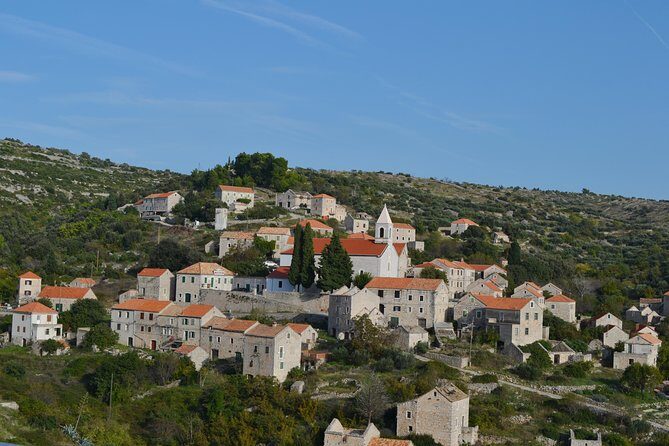 Private Hvar Island Tour and Olive Oil Tasting - Leaving Hvar Town: The Old Road, Brusje and Velo Grablje
