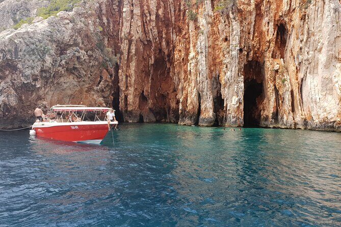Private Red Rocks and Pakleni Islands beach hopping speedboat tour - Stop 3: Pakleni Islands and Palmizana lunch by the sea