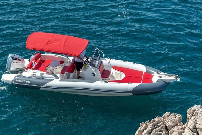 Private speedboat tour to Blue cave, Vis and Hvar - Stiniva Bay: narrow inlet swimming and white pebble payoff