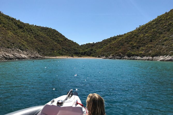 Private speedboat tour to Blue cave, Vis and Hvar - Blue Cave timing: aquamarine light and a guided story