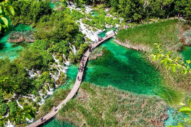 Private Split to Zagreb transfer with Plitvice Lakes Tour - Veliki Slap: Croatia’s 78-Meter Waterfall in About 10 Minutes