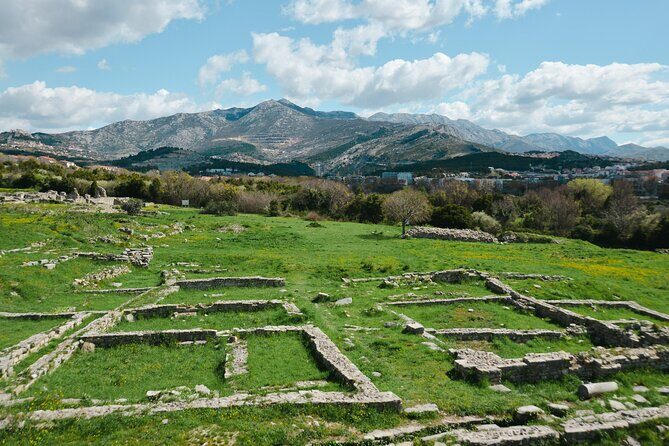 Salona & Amphitheater - Private guided tour - Admission incl. - Manastirine: Necropolis Memory With St. Dominius in the Background