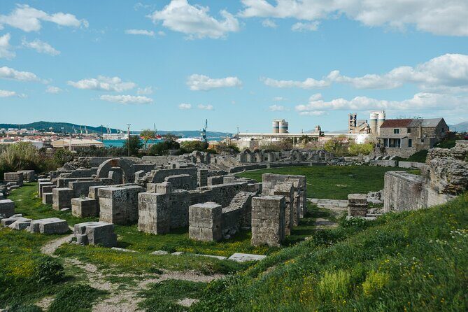 Salona & Amphitheater - Private guided tour - Admission incl. - The Roman Baths and the “Industrial Outside City Center” Feel