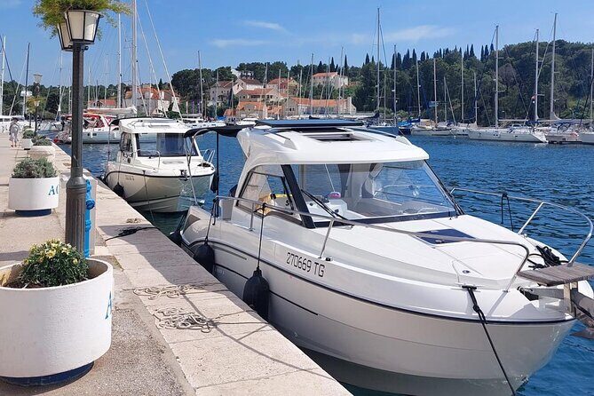 Speedboat transfer from Hvar town (Water taxi transfer) to Airport Split - Quick hits