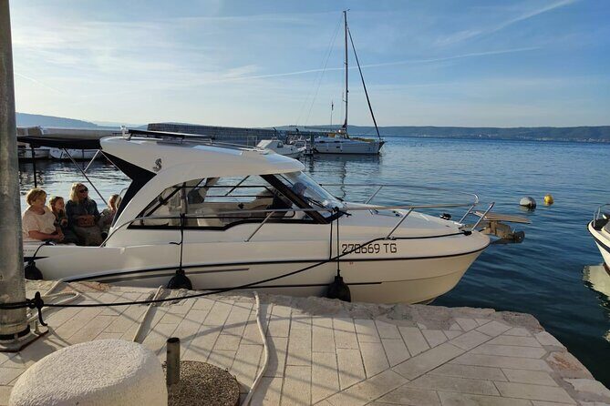 Speedboat transfer from Hvar town (Water taxi transfer) to Airport Split - Price and value: what $710.09 per group really buys