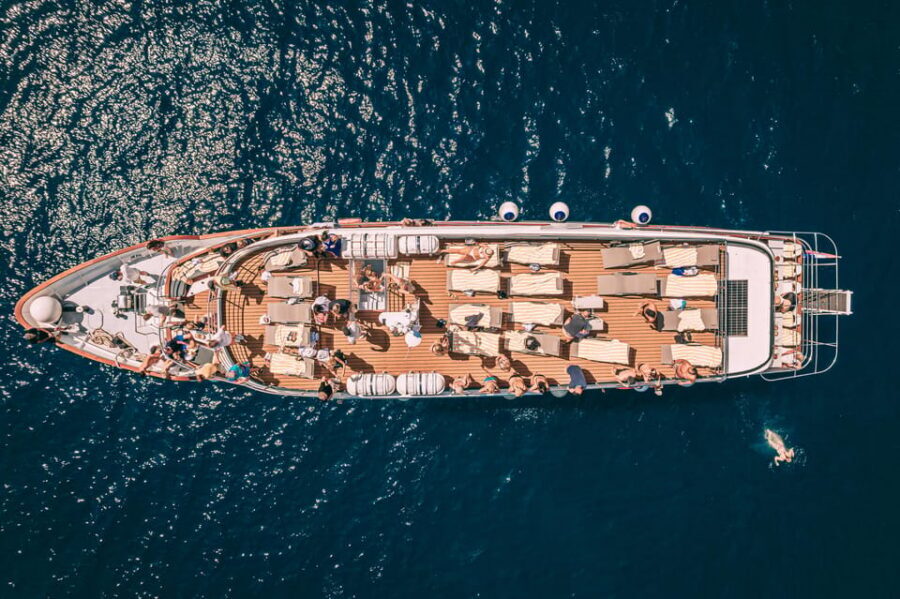 Split: Blue Lagoon, Shipwreck and Šolta with Food and Drinks - Yacht Tamaris: the comfort details that matter