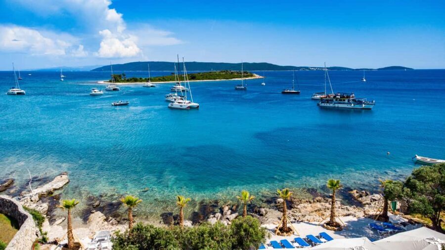 Split: Blue Lagoon, Shipwreck, & Šolta with Lunch & Drinks - Price and value: what $68 buys you in real time