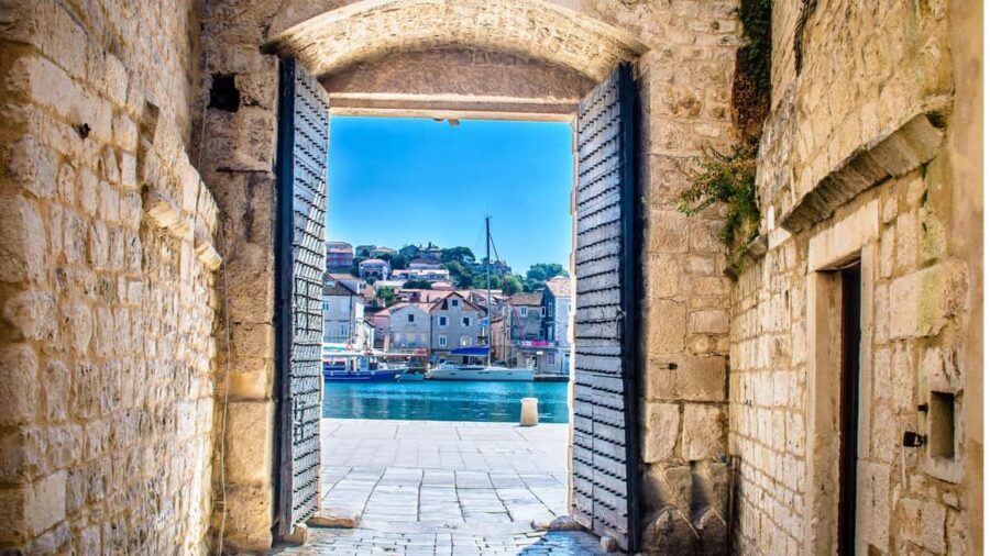Split: Half-Day Blue Lagoon, Shipwreck, and Trogir Boat Tour - How the snorkeling gear works (and what you should add yourself)