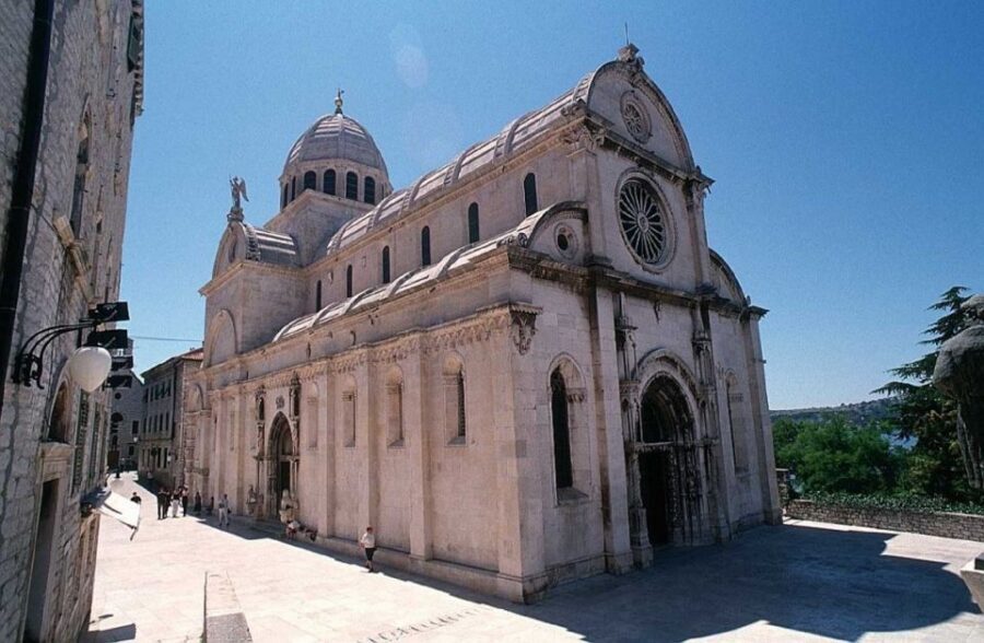 Split or Trogir: Krka Waterfalls & Wine and Food tasting - From Split or Trogir to Krka National Park: the transport sweet spot