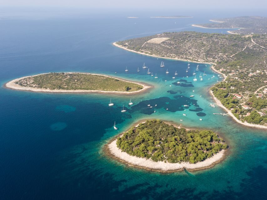 Split: Private Full Day Boat Trip to Blue Lagoon and Trogir - Stomorska Bay lunch timing and tavern options (plus cash)