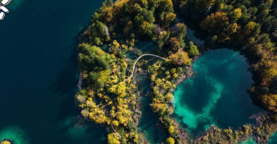 Split: Self-Guided Plitvice Lakes Day Tour with Boat Ride - How the self-guided plan makes Plitvice feel manageable