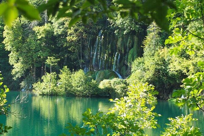 Split to Zagreb or airport Zagreb via Plitvice lakes for singles or couples - Key highlights at a glance