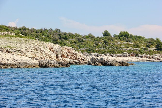 Three Island Cruise Tour Featuring the Blue Lagoon and Solta - Stop 4: Maslinica on Solta for coffee and island-town time