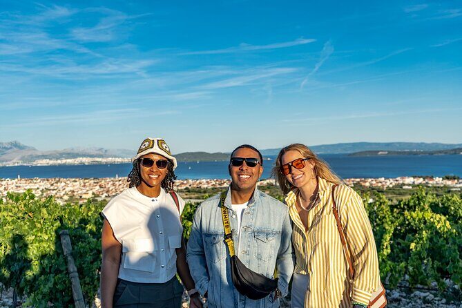 Vineyard Experience: Wine Tasting near Split - Getting there: Golden Gate meeting and a blue umbrella